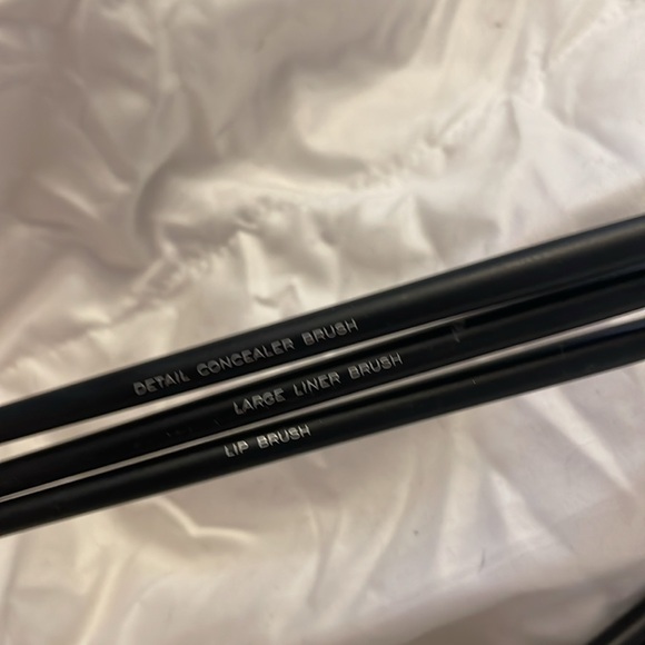 ME- 13pc  BRUSH SET MAKEOVER ESSENTIAL EYES - Picture 6 of 6